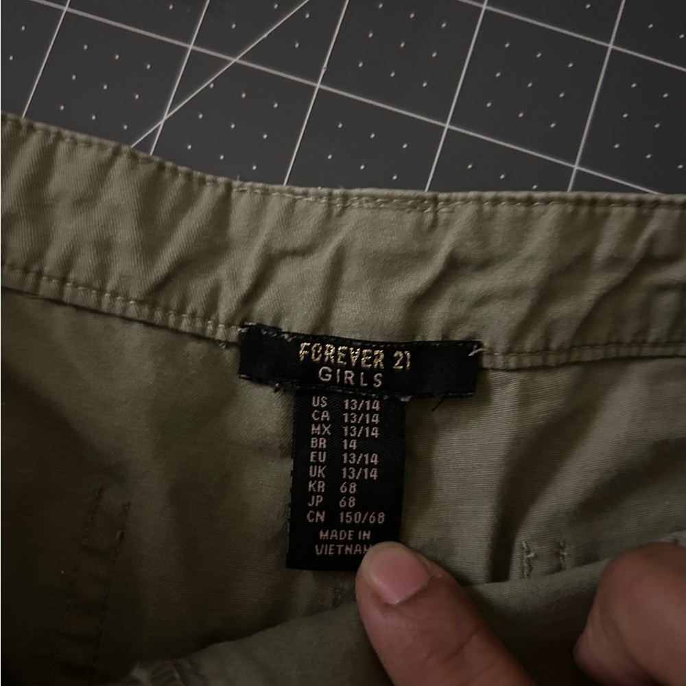 Forever 21 Green Relaxed Fit Shorts - Picture 5 of 5